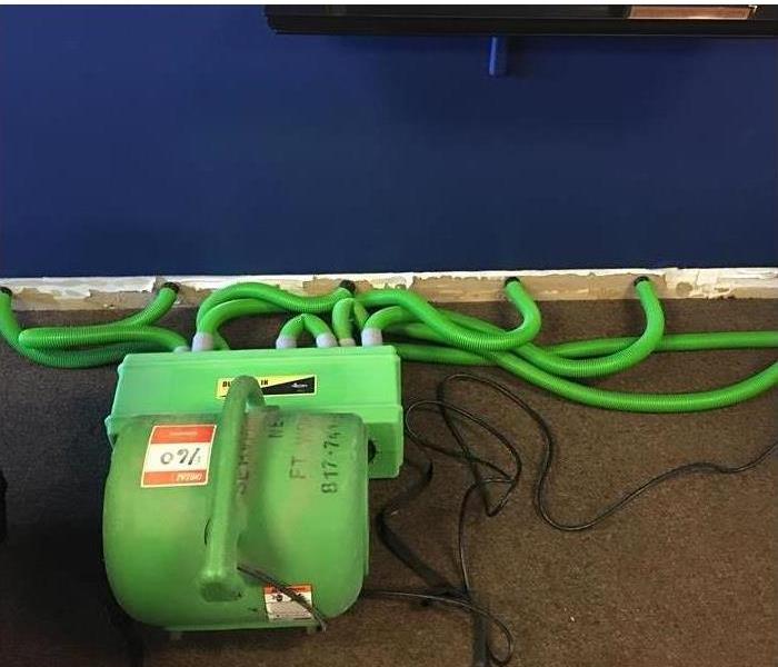 injecti-dry device with hoses in a wall