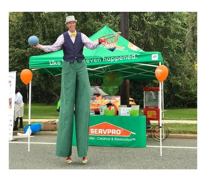 man on stilts at servpro show
